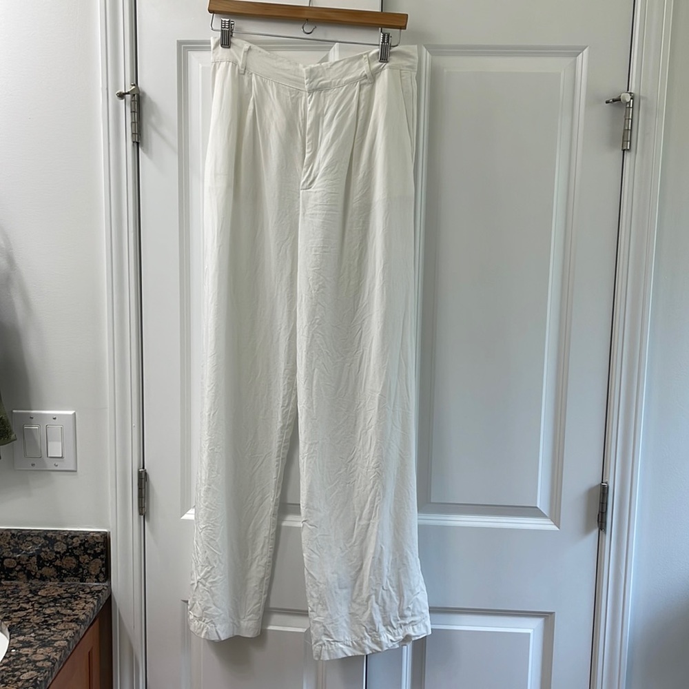 High wasted, wide leg white pant
